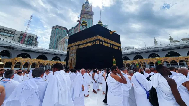 ওমরাহ করতেও লাগবে মেনিনজাইটিস টিকা